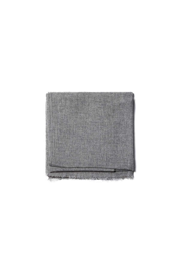 烟灰色羊绒围巾